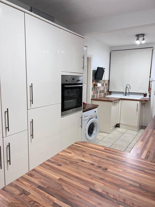 Spacious 3 Bed Flat - Beach Nearby - No Pets 사우스엔드온시 외부 사진
