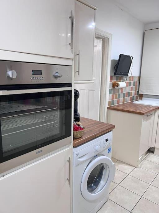 Spacious 3 Bed Flat - Beach Nearby - No Pets 사우스엔드온시 외부 사진