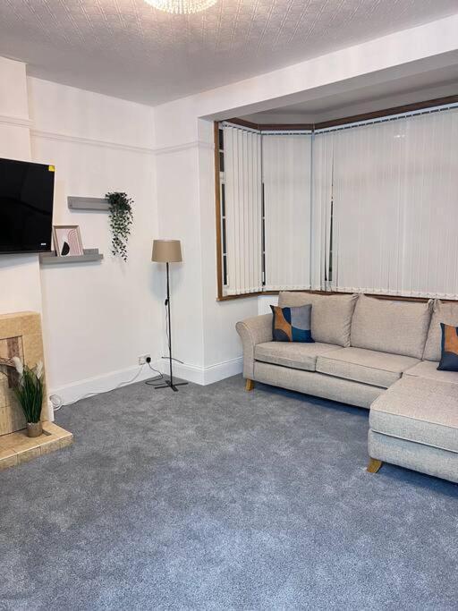 Spacious 3 Bed Flat - Beach Nearby - No Pets 사우스엔드온시 외부 사진