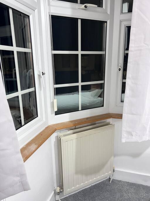 Spacious 3 Bed Flat - Beach Nearby - No Pets 사우스엔드온시 외부 사진